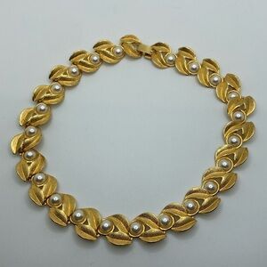 Vtg Gold Tone an Faux Pearl Articulated Leaf Link Necklace 17”